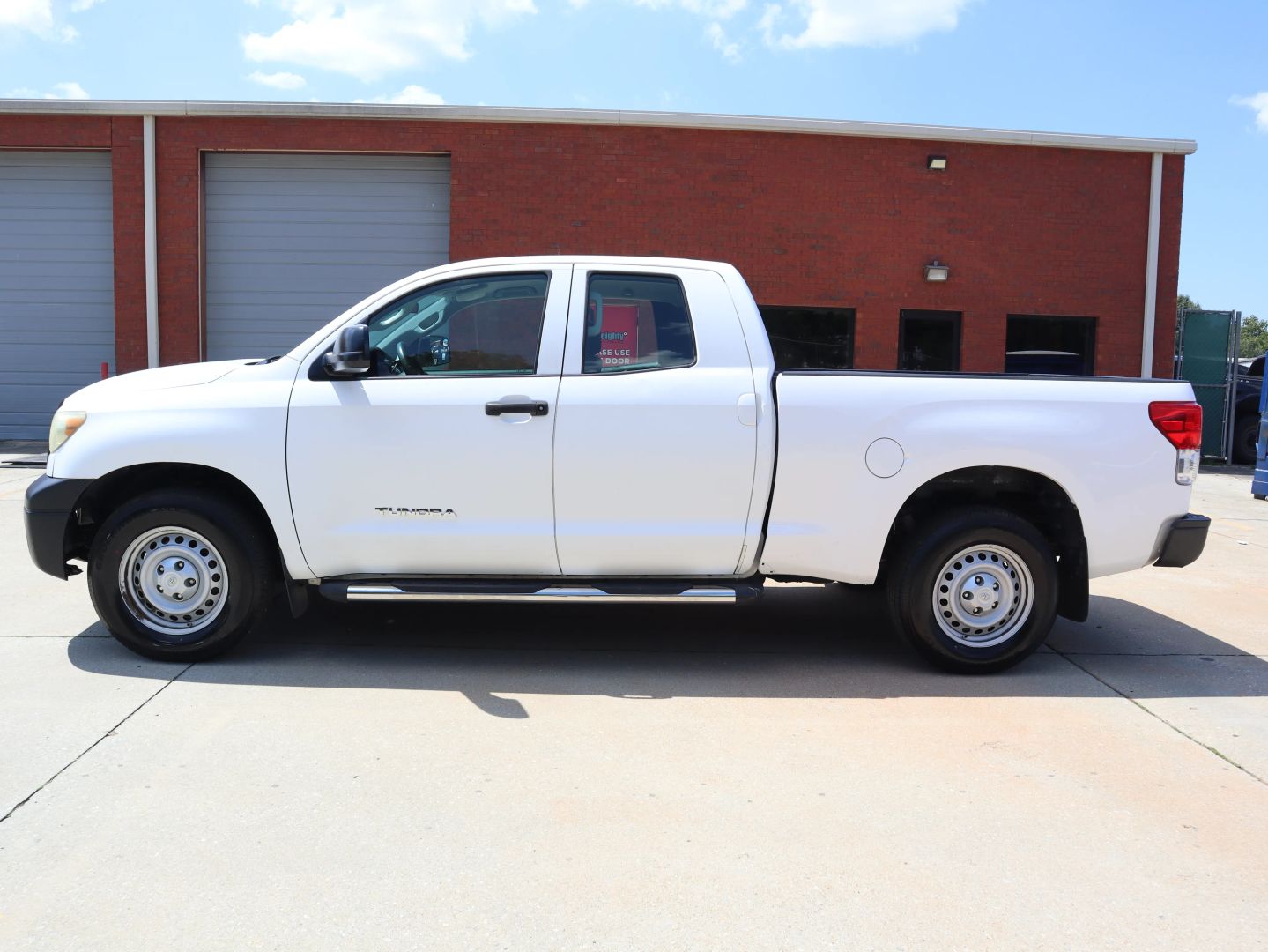 toyota tundra 2010 5TFRM5F11AX011834 image toyota tundra 2010 5TFRM5F11AX011834 image