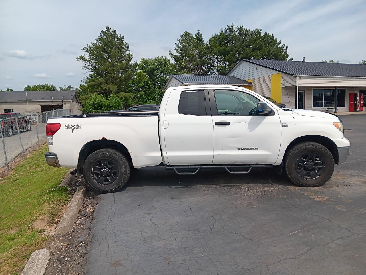 toyota tundra 2010 5TFUM5F17AX003716 image toyota tundra 2010 5TFUM5F17AX003716 image