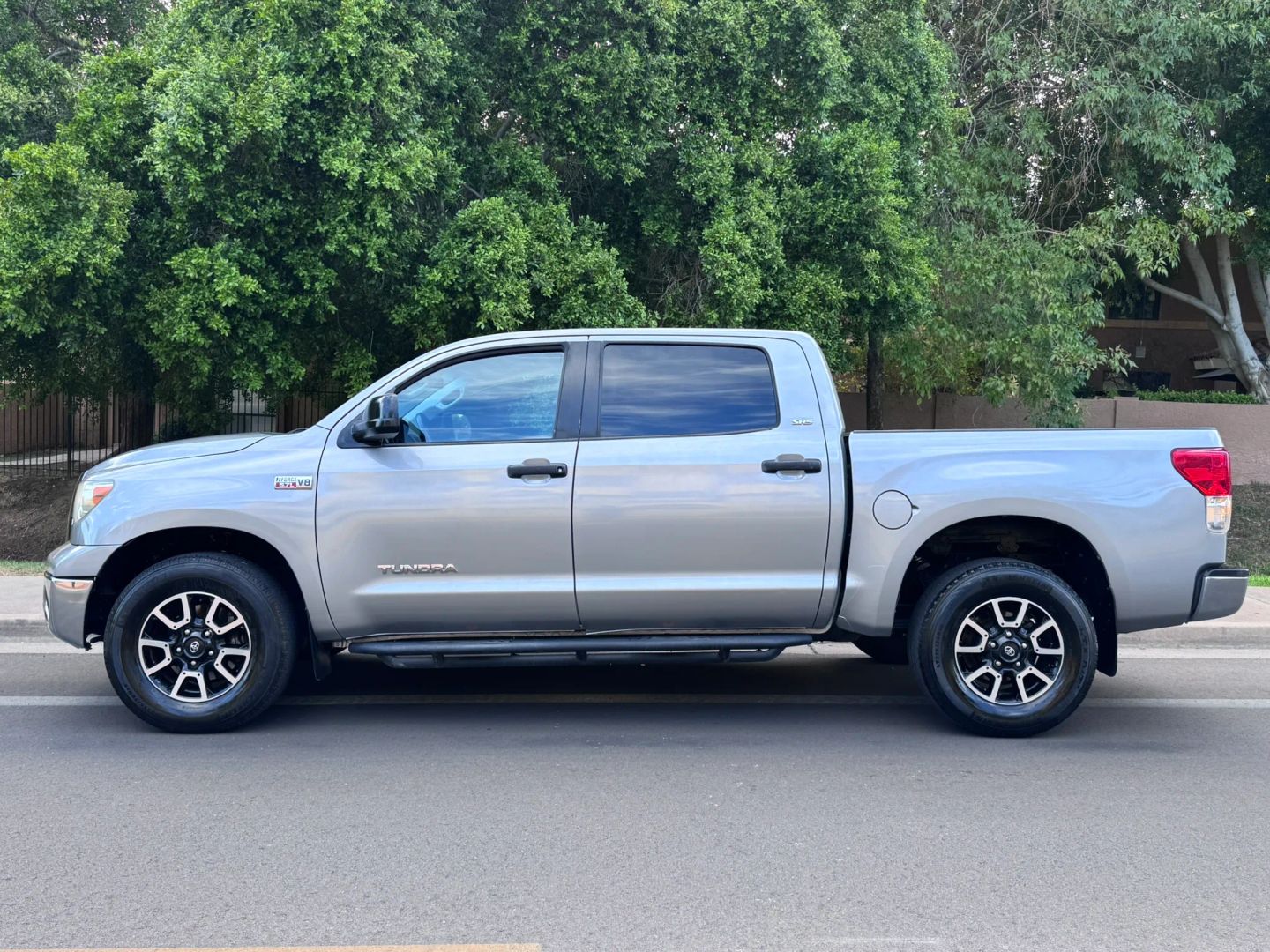 toyota tundra 2010 5TFDW5F16AX129723 image toyota tundra 2010 5TFDW5F16AX129723 image