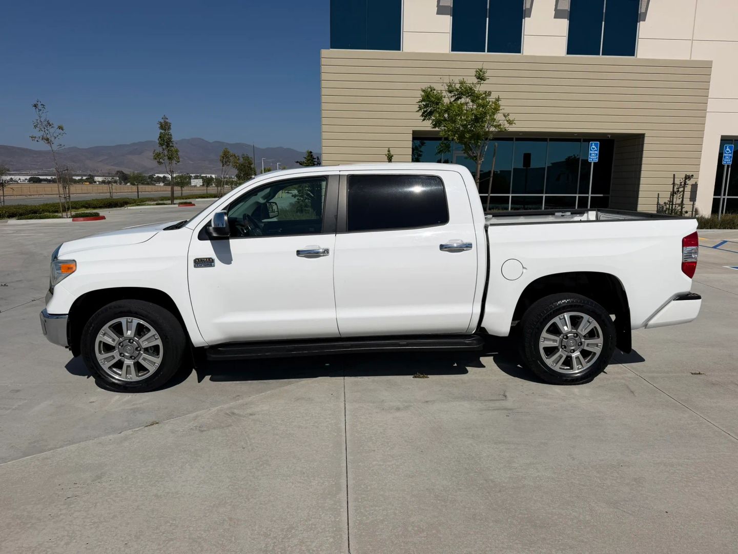toyota tundra 2014 5TFGY5F19EX150420 image toyota tundra 2014 5TFGY5F19EX150420 image