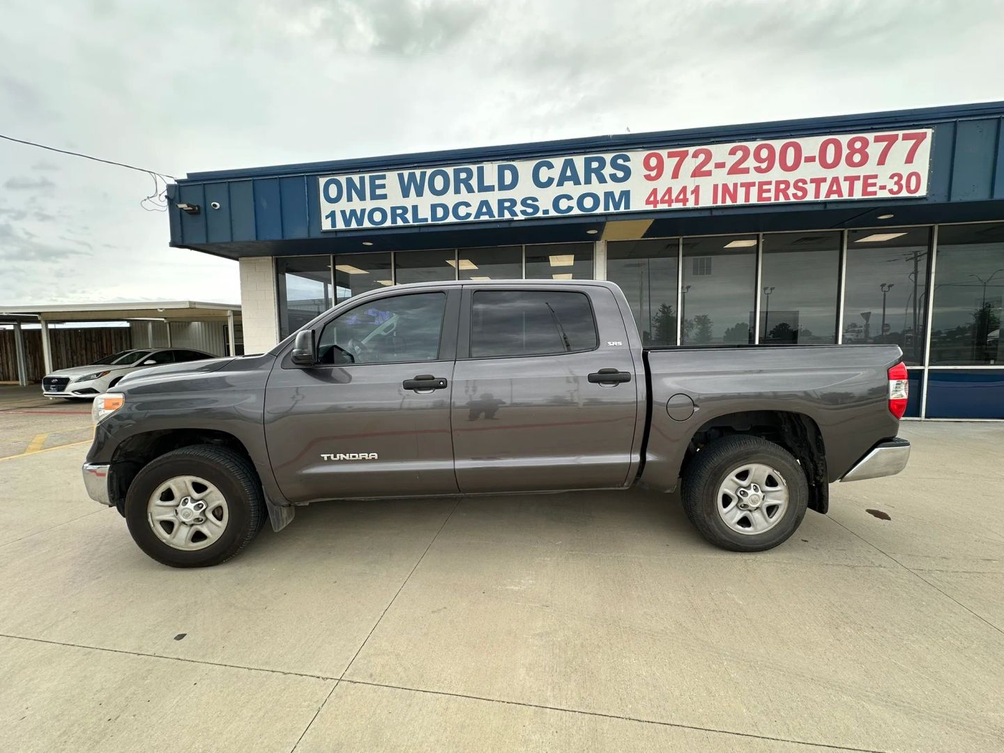 toyota tundra 2015 5TFDM5F16FX063042 image toyota tundra 2015 5TFDM5F16FX063042 image