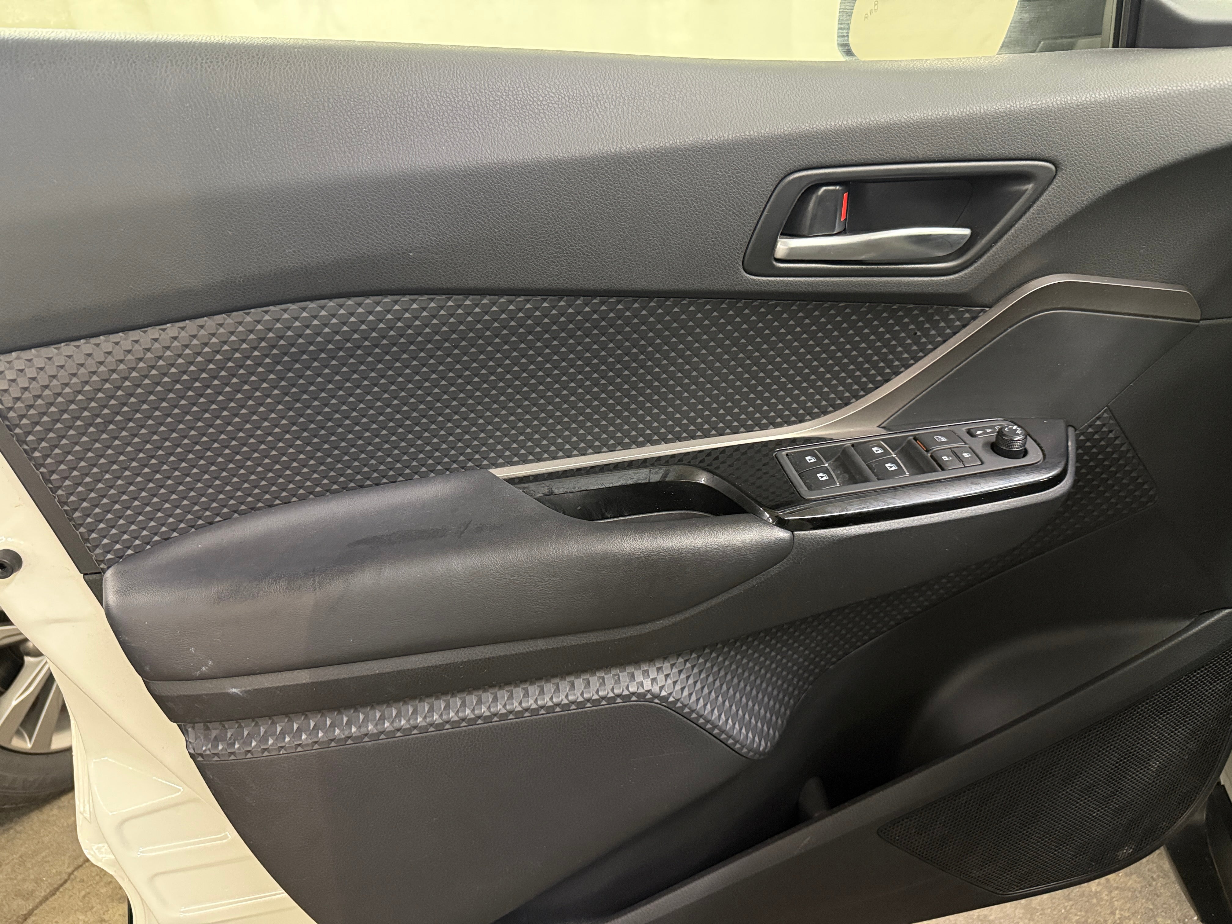toyota c-hr 2019 JTNKHMBX3K1061693 image toyota c-hr 2019 JTNKHMBX3K1061693 image