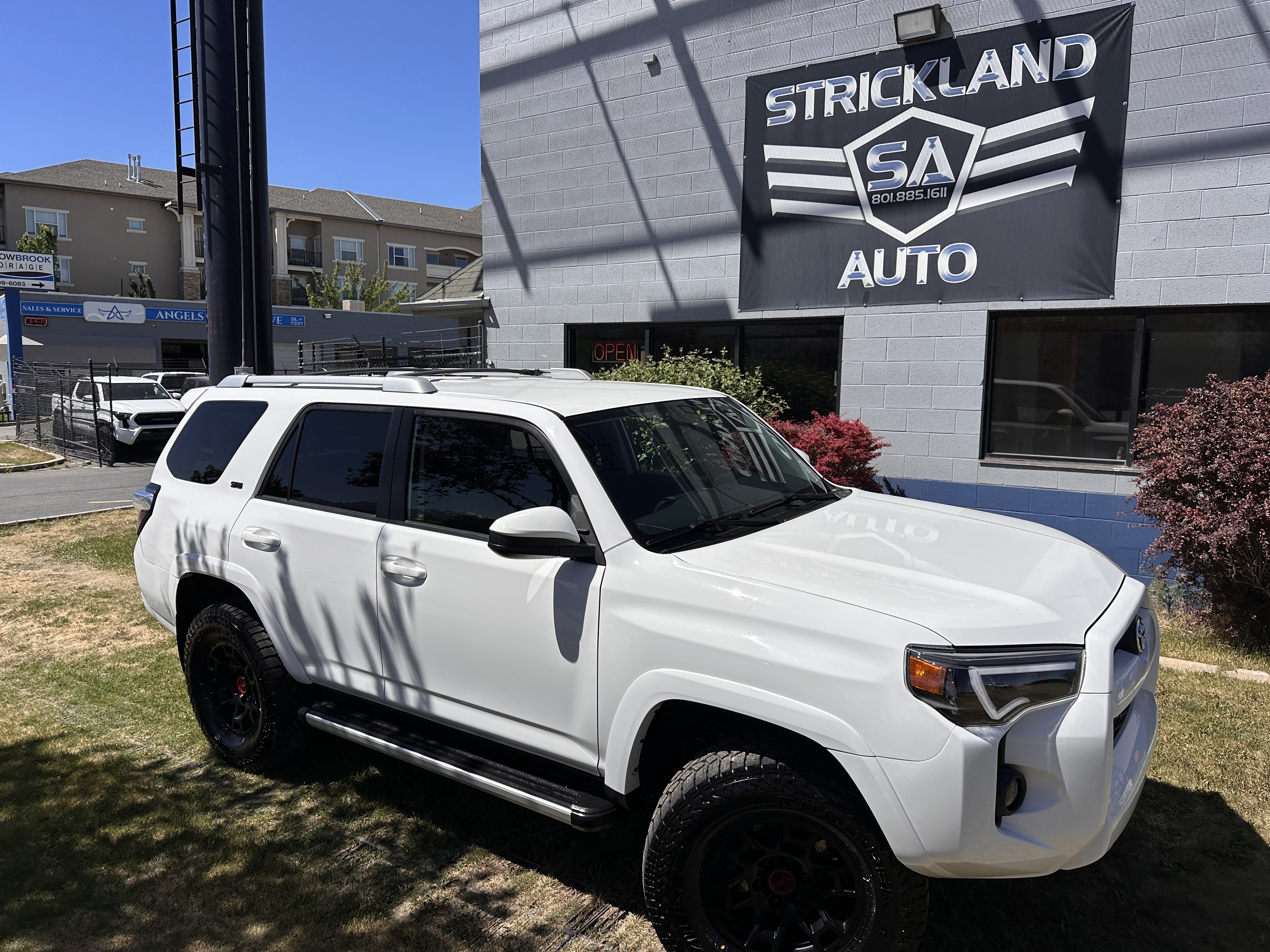 toyota 4runner 2018 JTEBU5JR8J5565359 image toyota 4runner 2018 JTEBU5JR8J5565359 image