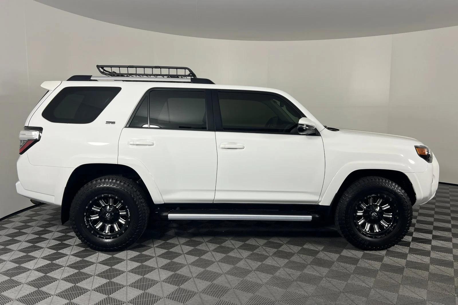 toyota 4runner 2020 JTEBU5JR1L5824812 image toyota 4runner 2020 JTEBU5JR1L5824812 image