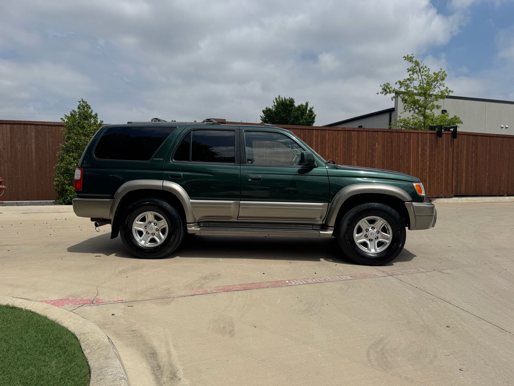 toyota 4runner 2000 JT3GN87R5Y0153248 image toyota 4runner 2000 JT3GN87R5Y0153248 image