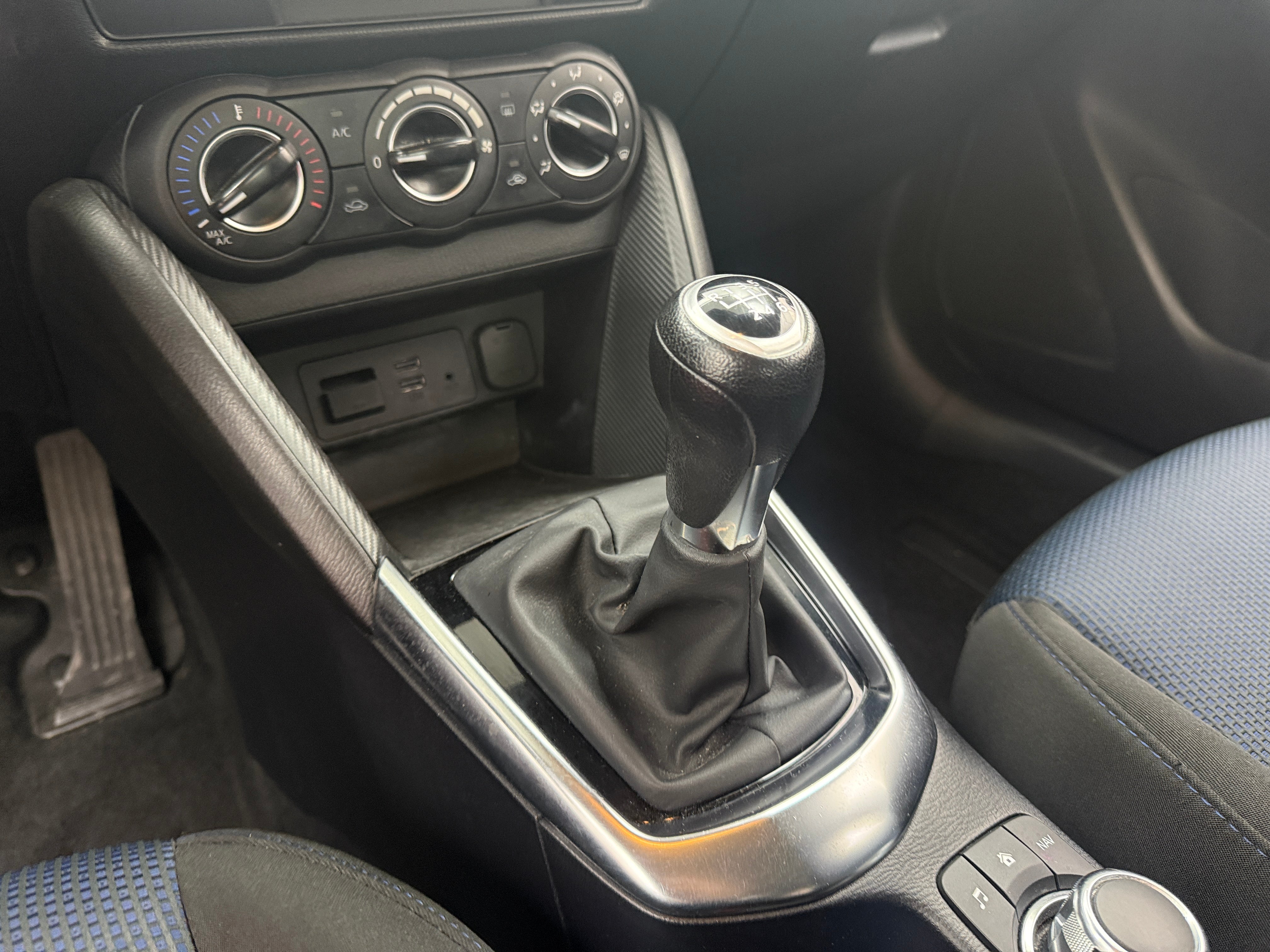 toyota yaris 2019 3MYDLBYV1KY507889 image