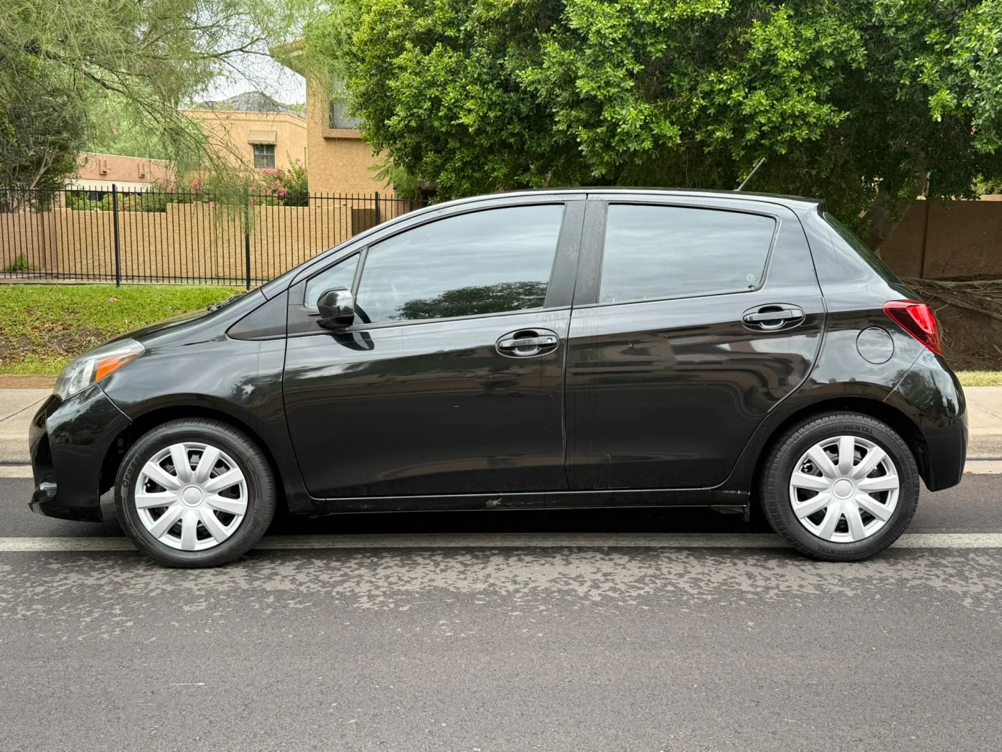 toyota yaris 2017 VNKKTUD32HA071144 image toyota yaris 2017 VNKKTUD32HA071144 image