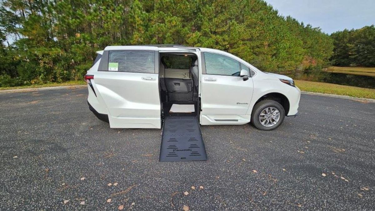 toyota sienna 2023 5TDJRKEC0PS178409 image toyota sienna 2023 5TDJRKEC0PS178409 image
