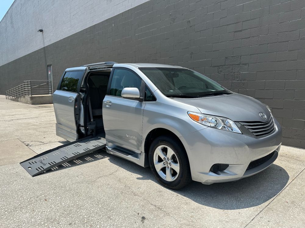 toyota sienna 2016 5TDKK3DC8GS739732 image toyota sienna 2016 5TDKK3DC8GS739732 image