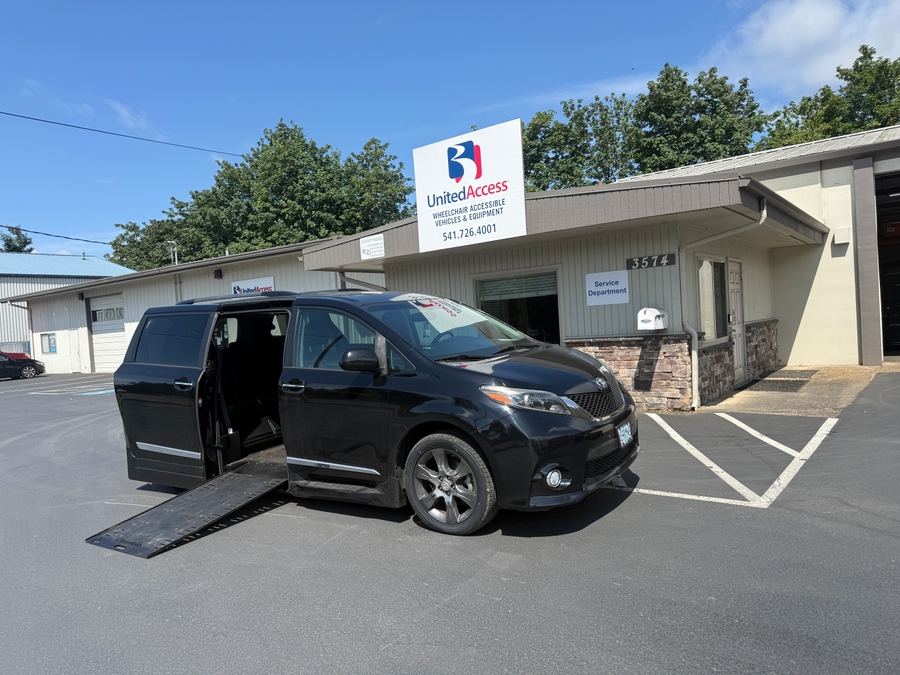 toyota sienna 2016 5TDXK3DC1GS759911 image toyota sienna 2016 5TDXK3DC1GS759911 image