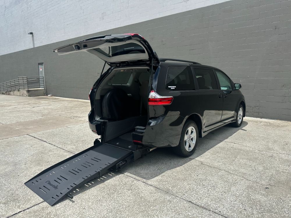 toyota sienna 2018 5TDKZ3DC1JS940004 image toyota sienna 2018 5TDKZ3DC1JS940004 image