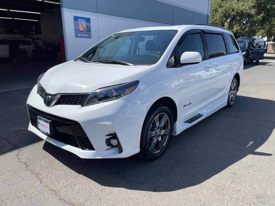 toyota sienna 2018 5TDXZ3DC4JS943923 image toyota sienna 2018 5TDXZ3DC4JS943923 image