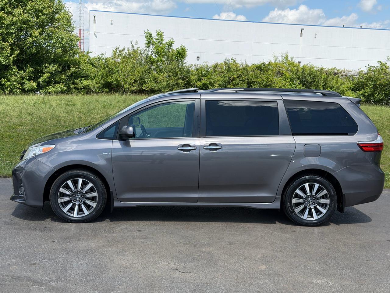 toyota sienna 2018 5TDDZ3DC4JS196147 image toyota sienna 2018 5TDDZ3DC4JS196147 image