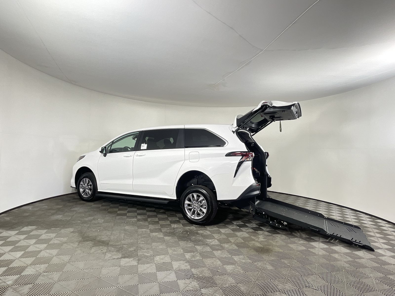 toyota sienna 2026 5TDKRKEC5TS303225 image toyota sienna 2026 5TDKRKEC5TS303225 image