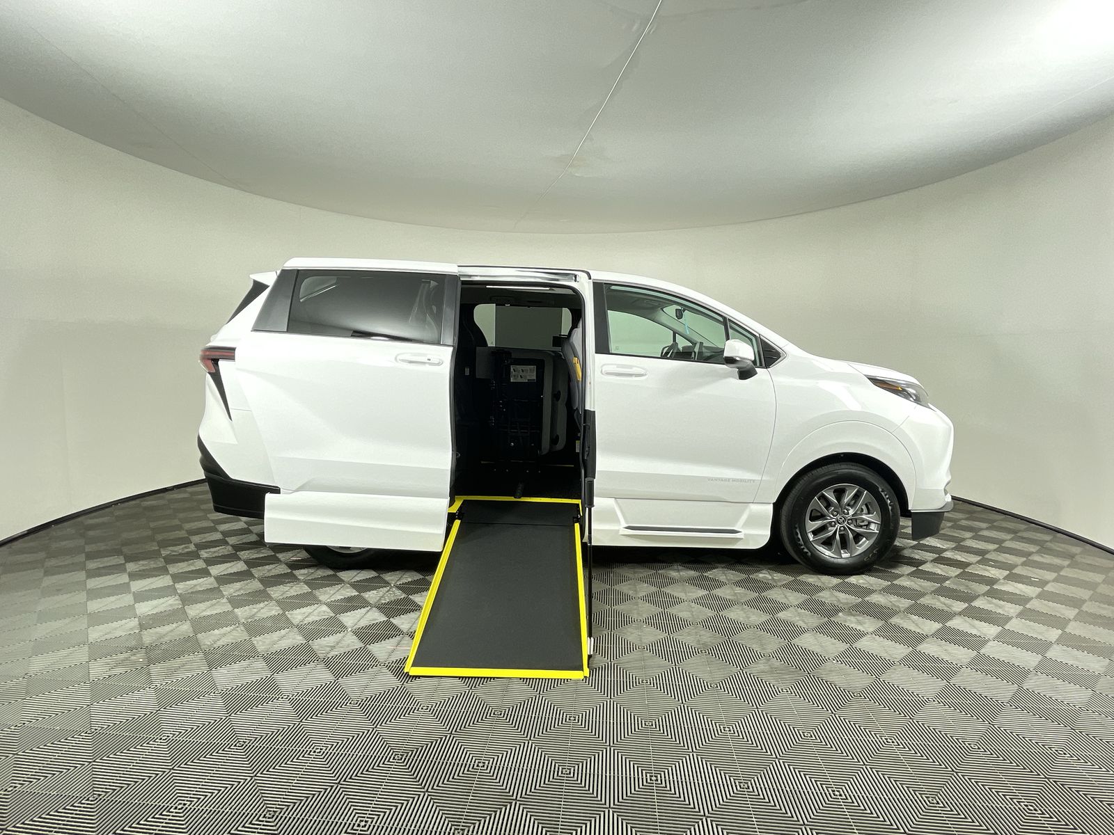 toyota sienna 2026 5TDKSKFC7TS239420 image toyota sienna 2026 5TDKSKFC7TS239420 image