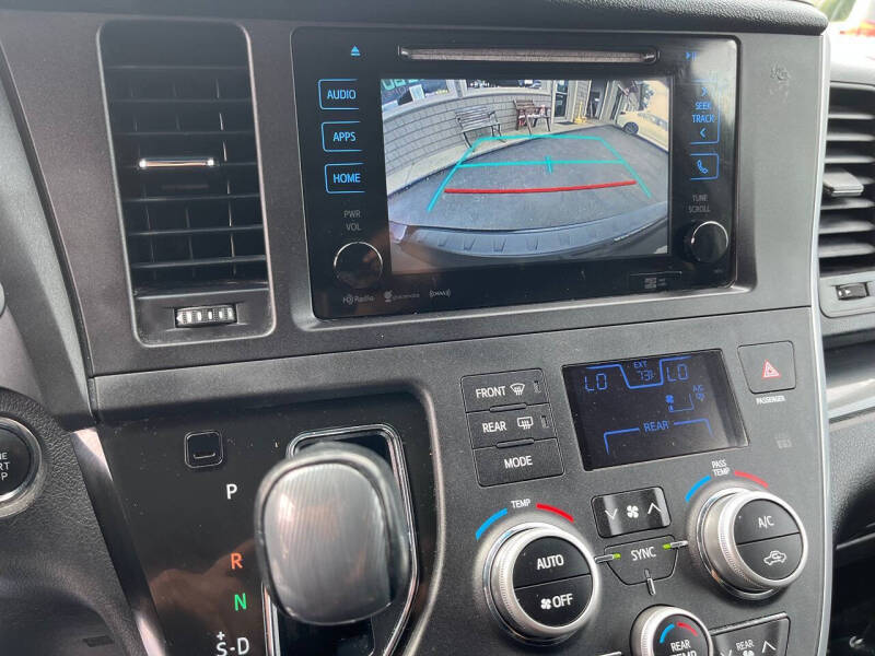 toyota sienna 2017 5TDXZ3DC9HS855752 image toyota sienna 2017 5TDXZ3DC9HS855752 image