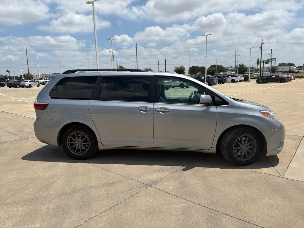 toyota sienna 2017 5TDYZ3DC4HS828883 image toyota sienna 2017 5TDYZ3DC4HS828883 image