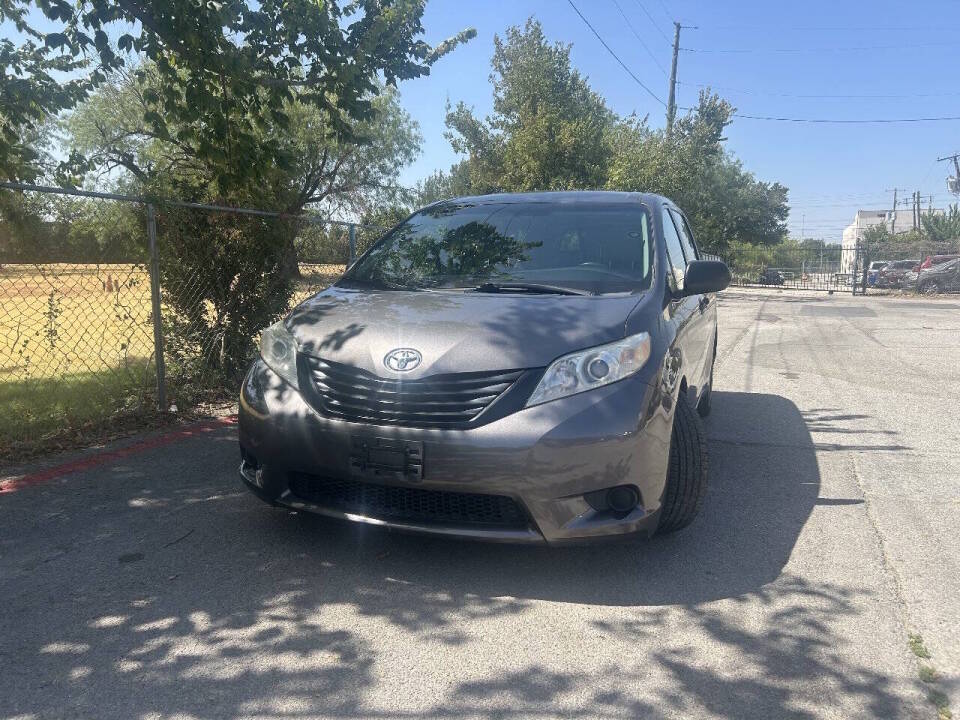 toyota sienna 2017 5TDZZ3DC0HS899695 image toyota sienna 2017 5TDZZ3DC0HS899695 image