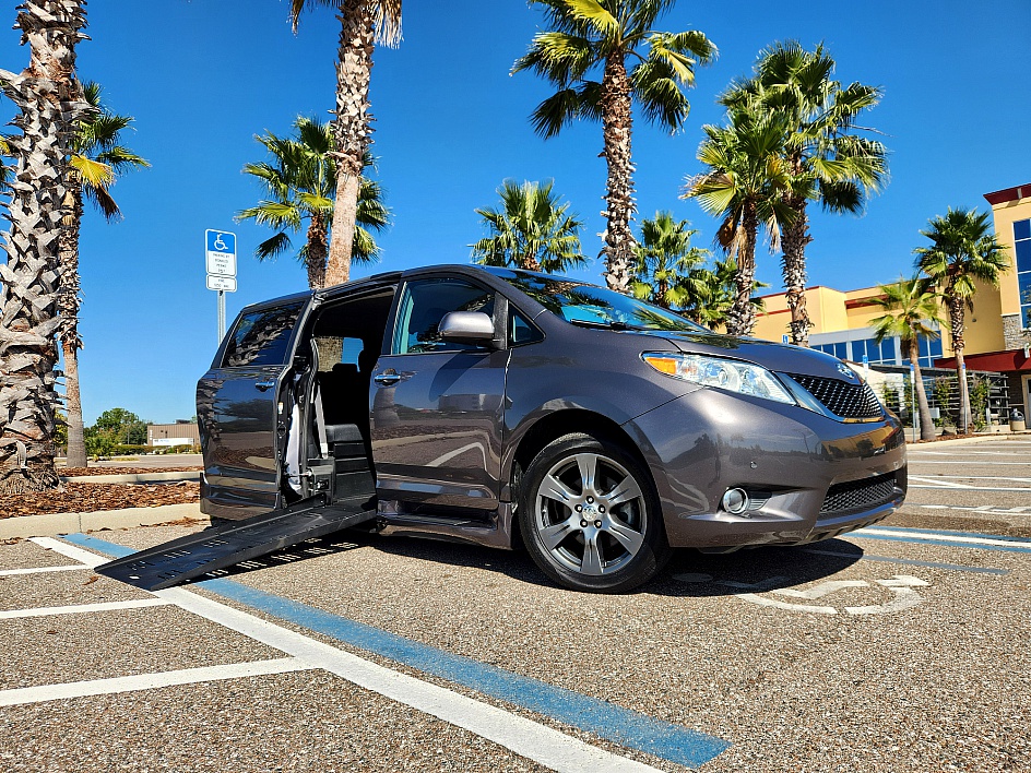 toyota sienna 2017 5TDXZ3DC3HS873163 image toyota sienna 2017 5TDXZ3DC3HS873163 image