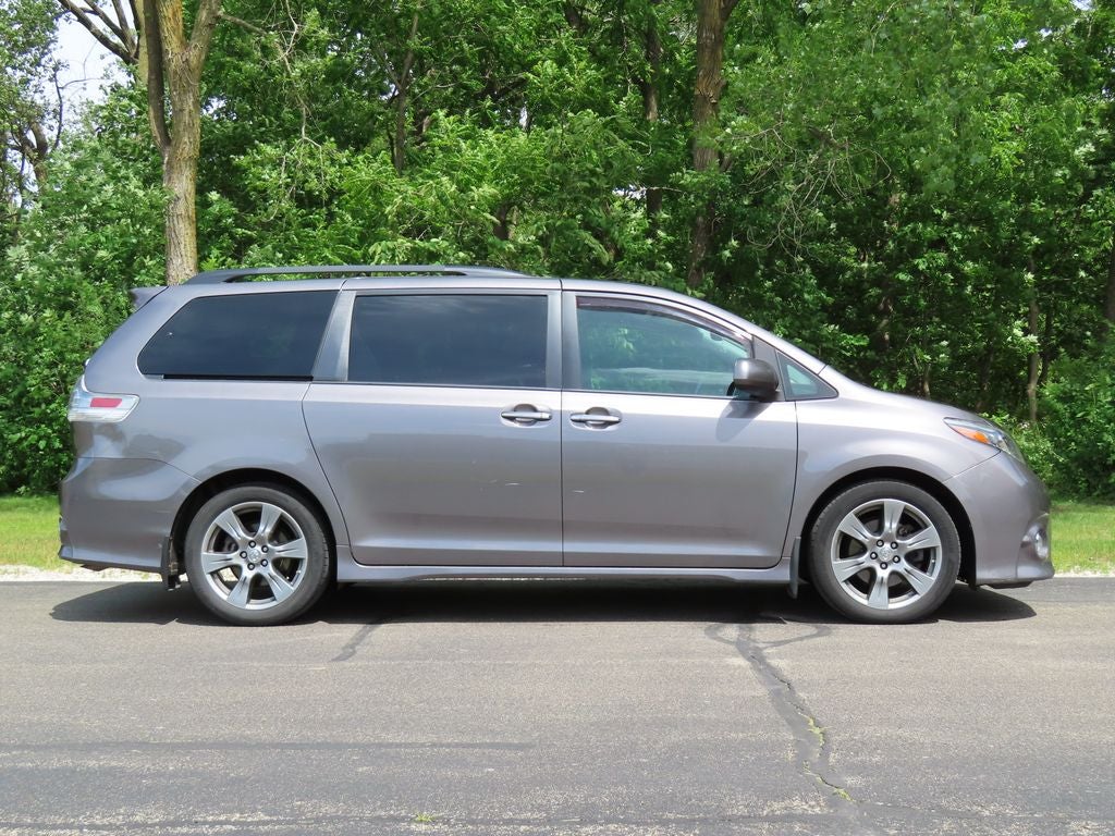 toyota sienna 2017 5TDXZ3DC6HS893326 image toyota sienna 2017 5TDXZ3DC6HS893326 image