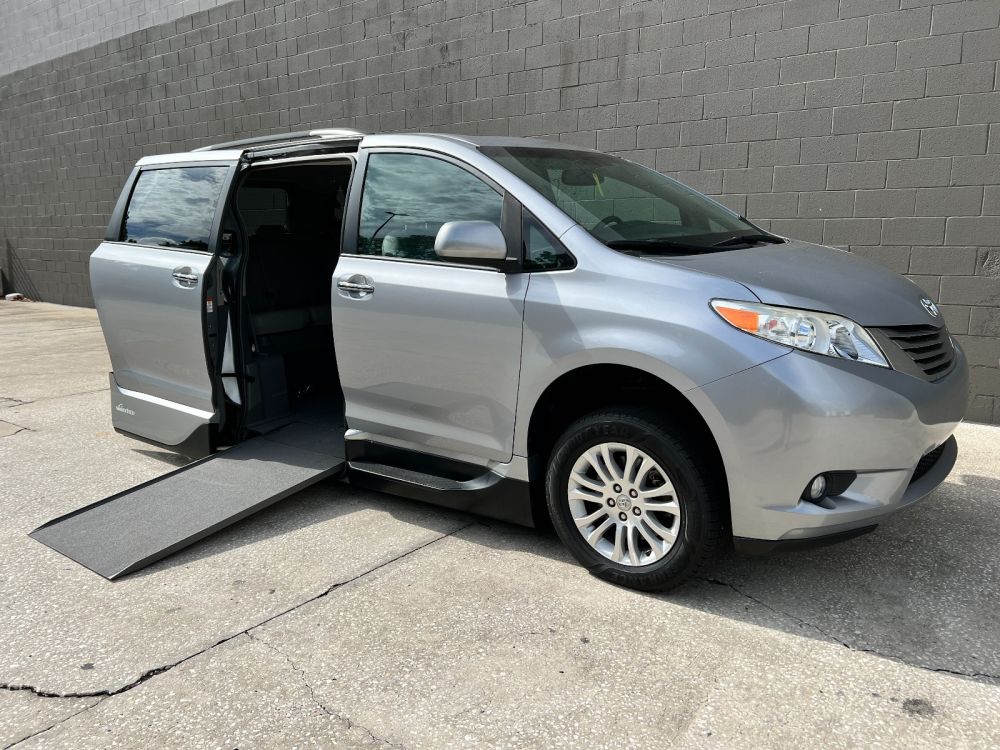 toyota sienna 2017 5TDYZ3DC2HS774127 image toyota sienna 2017 5TDYZ3DC2HS774127 image