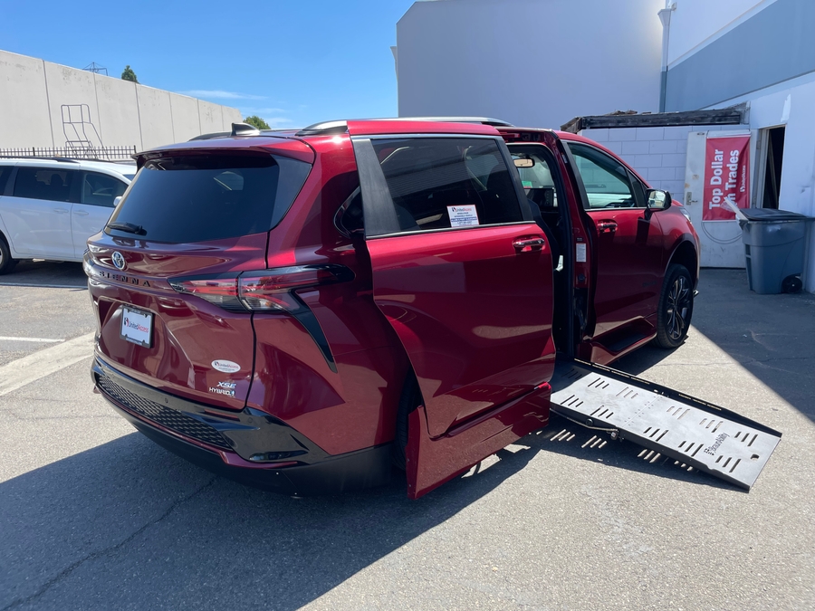 toyota sienna 2024 5TDDRKECXRS196125 image toyota sienna 2024 5TDDRKECXRS196125 image