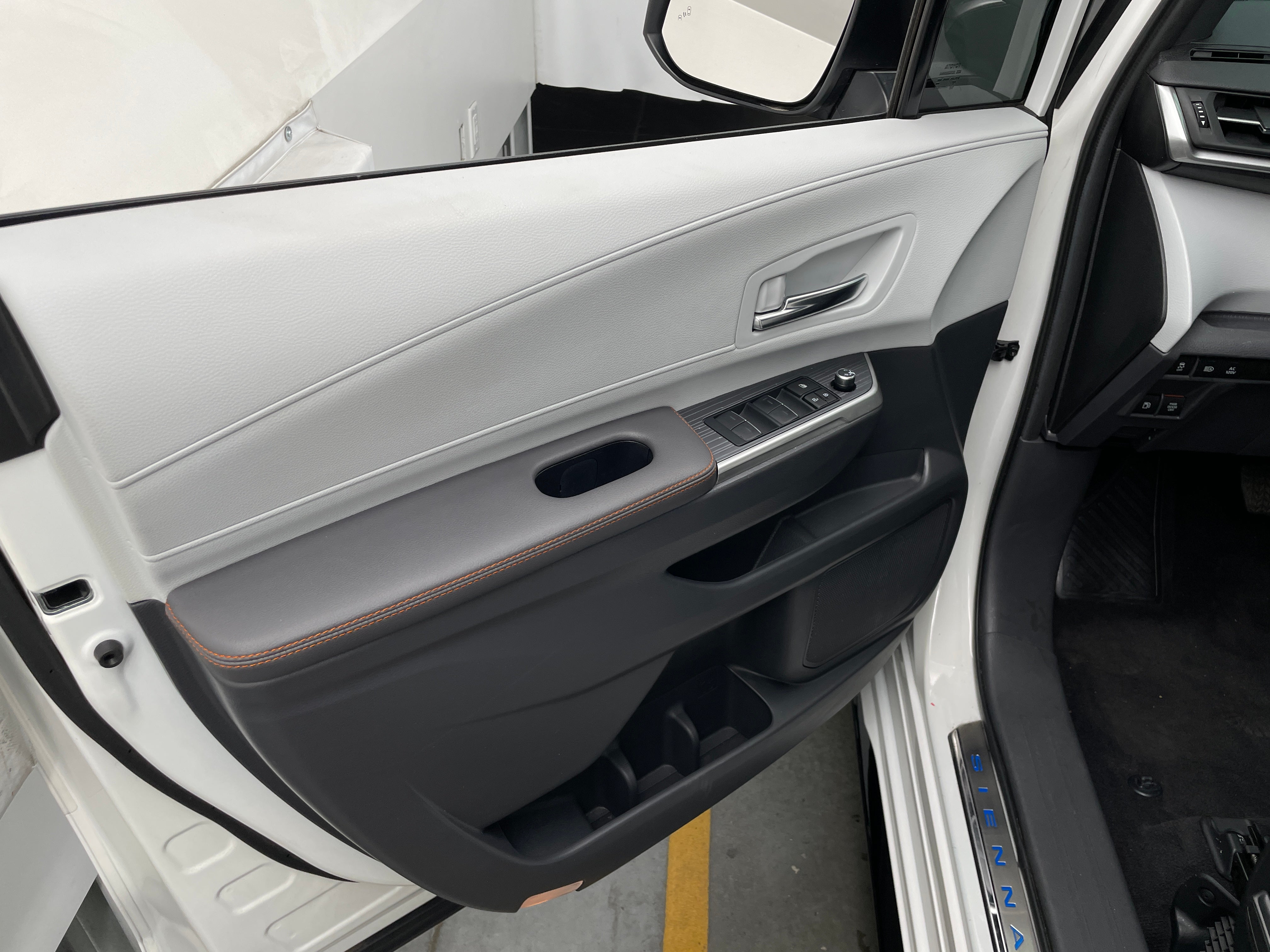 toyota sienna 2024 5TDDRKEC5RS211856 image toyota sienna 2024 5TDDRKEC5RS211856 image
