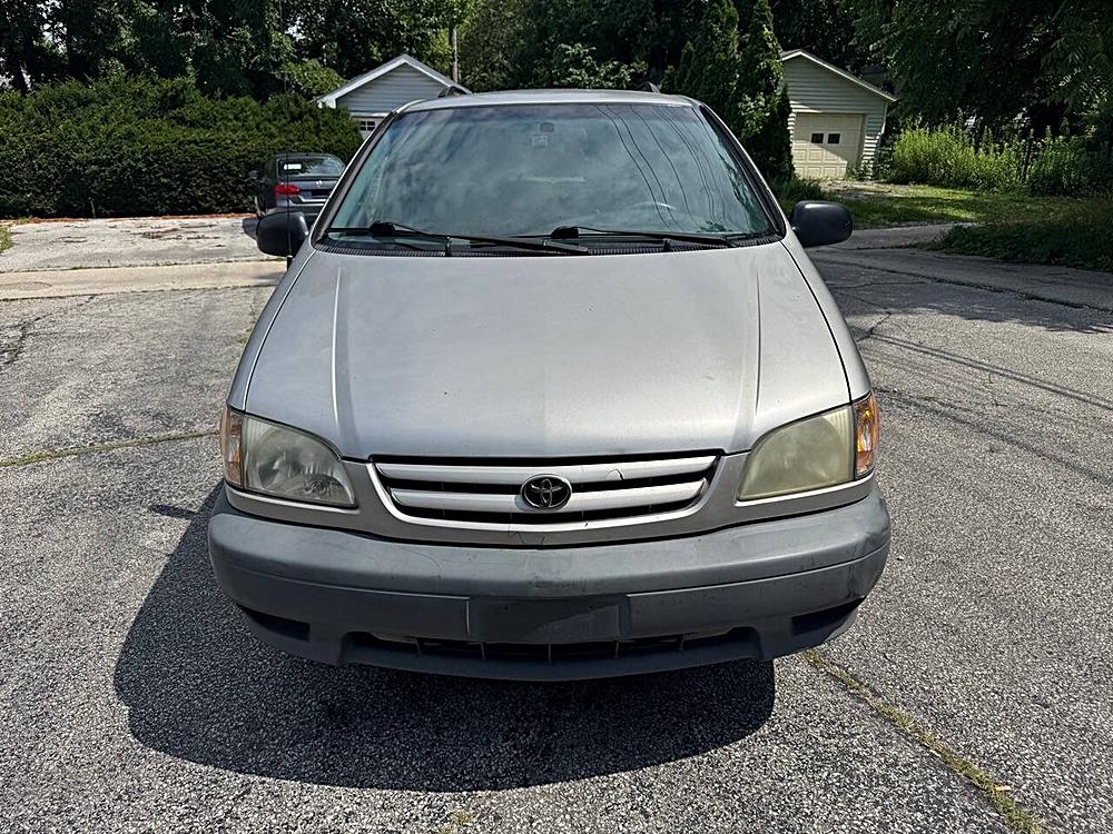 toyota sienna 2002 4T3ZF13CX2U461366 image toyota sienna 2002 4T3ZF13CX2U461366 image