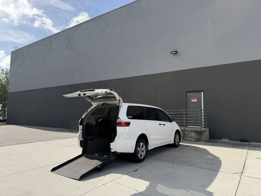 toyota sienna 2020 5TDZZ3DC0LS046268 image toyota sienna 2020 5TDZZ3DC0LS046268 image