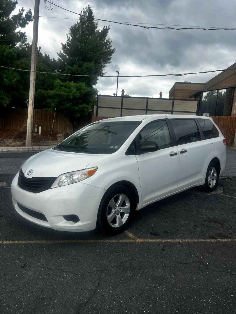 toyota sienna 2011 5TDKA3DC4BS006072 image toyota sienna 2011 5TDKA3DC4BS006072 image