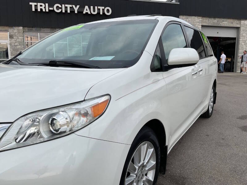 toyota sienna 2011 5TDDK3DC8BS021051 image toyota sienna 2011 5TDDK3DC8BS021051 image
