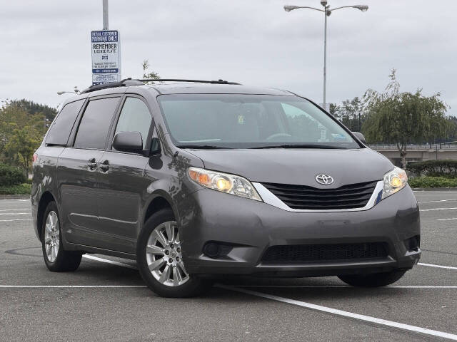 toyota sienna 2011 5TDJK3DC7BS021903 image toyota sienna 2011 5TDJK3DC7BS021903 image