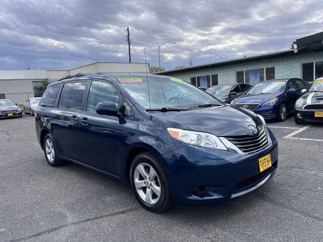 toyota sienna 2011 5TDKK3DC2BS022185 image
