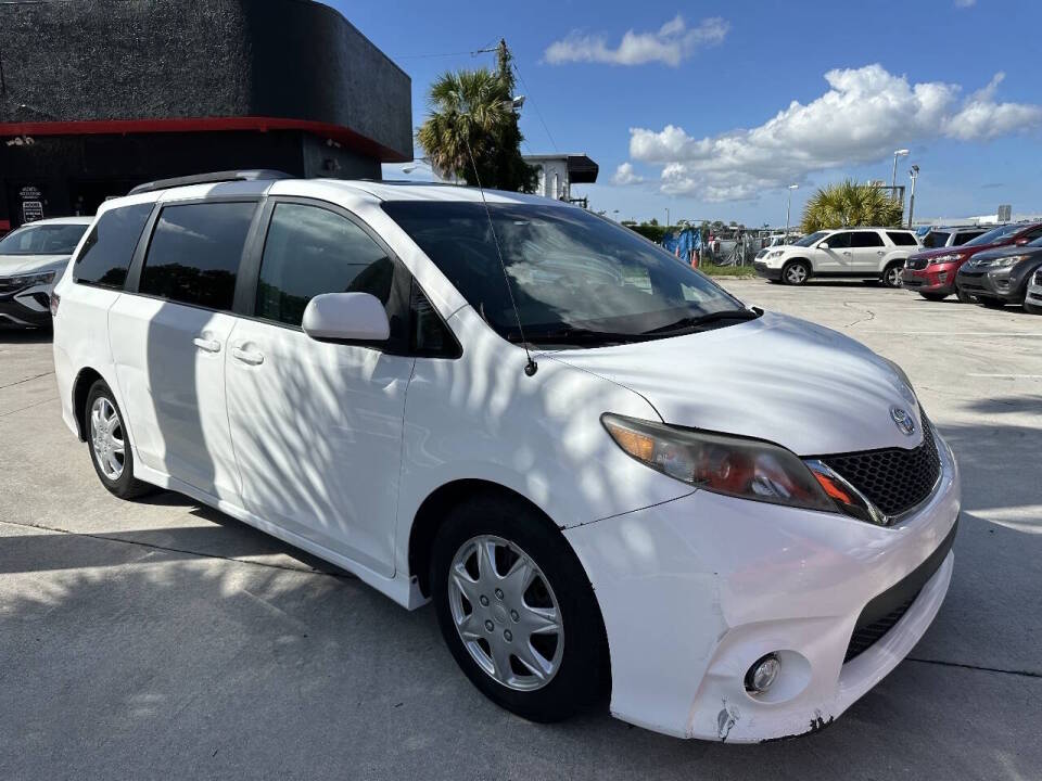 toyota sienna 2011 5TDXK3DC4BS030455 image toyota sienna 2011 5TDXK3DC4BS030455 image