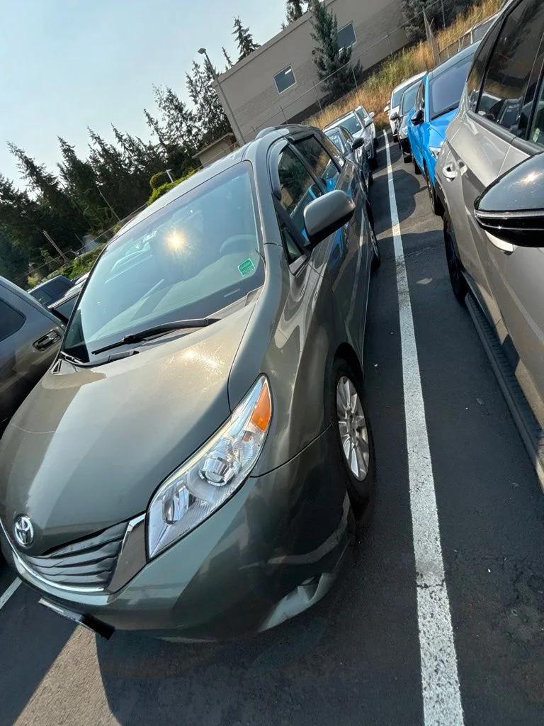 toyota sienna 2011 5TDDK3DC6BS015359 image
