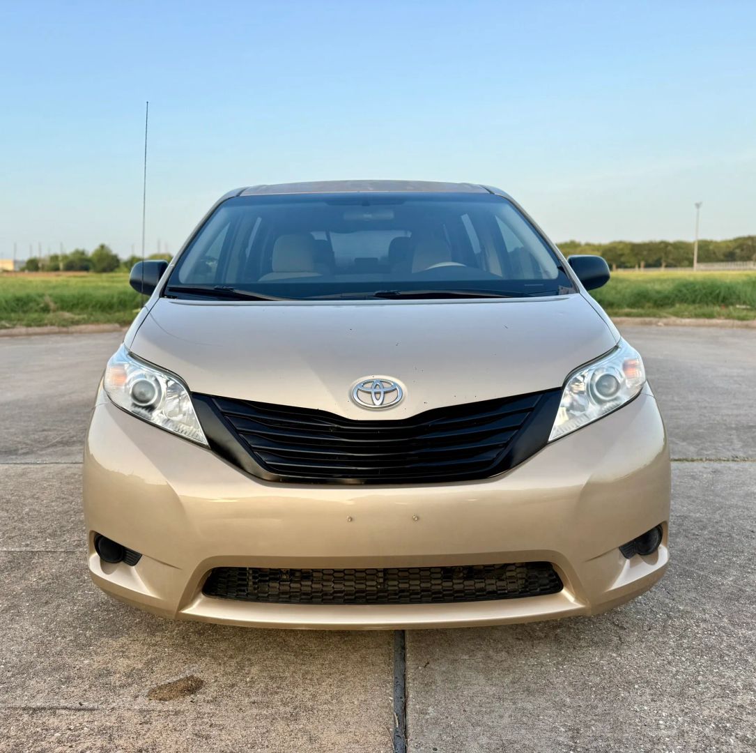 toyota sienna 2011 5TDZK3DC9BS143875 image toyota sienna 2011 5TDZK3DC9BS143875 image