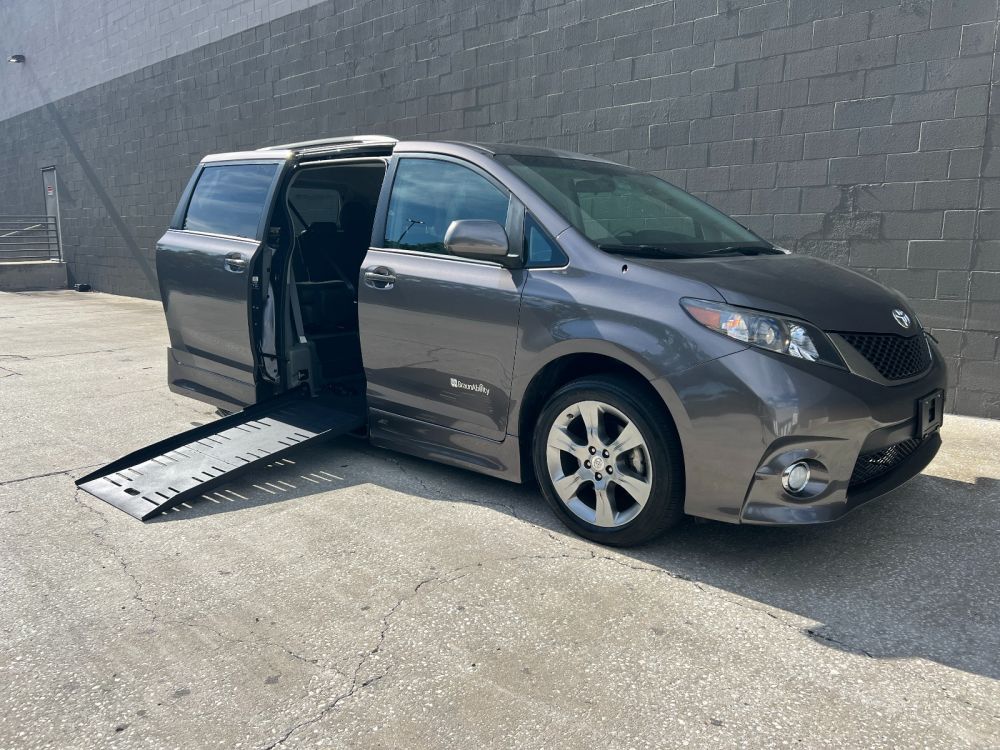 toyota sienna 2011 5TDXK3DC7BS030420 image toyota sienna 2011 5TDXK3DC7BS030420 image