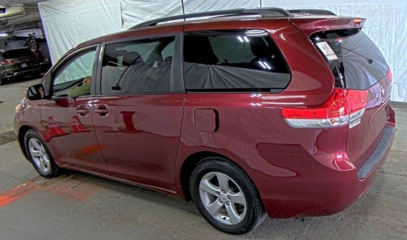 toyota sienna 2011 5TDKK3DC4BS093811 image toyota sienna 2011 5TDKK3DC4BS093811 image