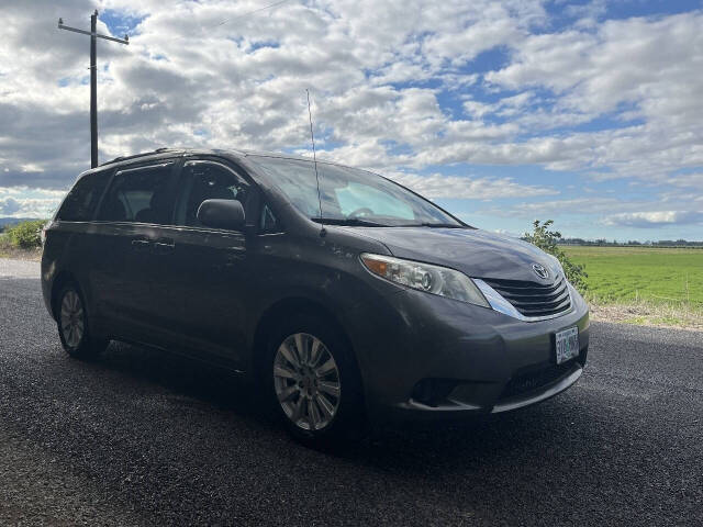 toyota sienna 2011 5TDJK3DC1BS009651 image toyota sienna 2011 5TDJK3DC1BS009651 image