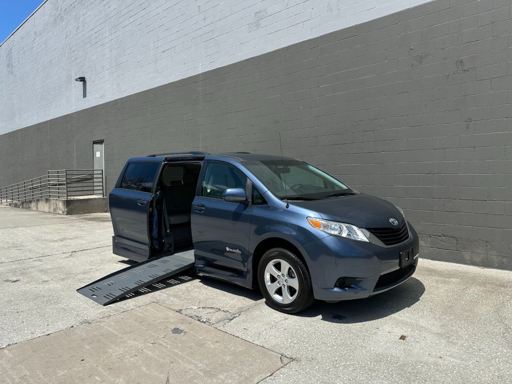 toyota sienna 2013 5TDKK3DC4DS374784 image