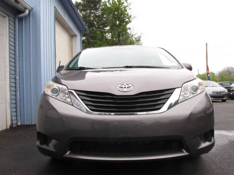 toyota sienna 2013 5TDJK3DC6DS070299 image toyota sienna 2013 5TDJK3DC6DS070299 image