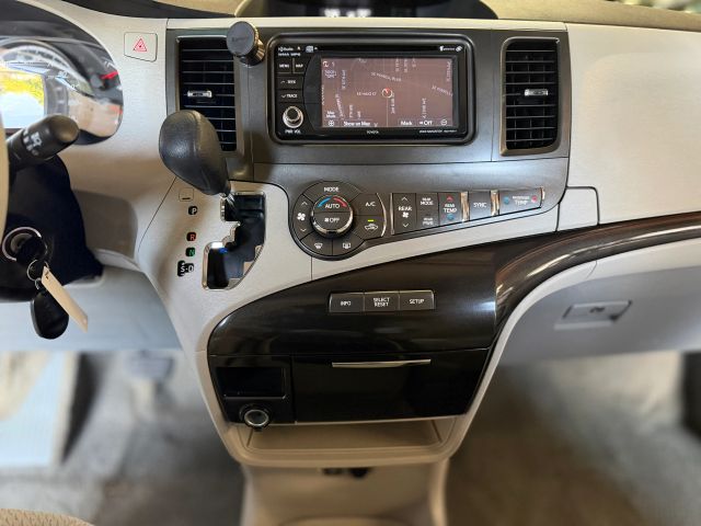 toyota sienna 2013 5TDJK3DC9DS060107 image toyota sienna 2013 5TDJK3DC9DS060107 image