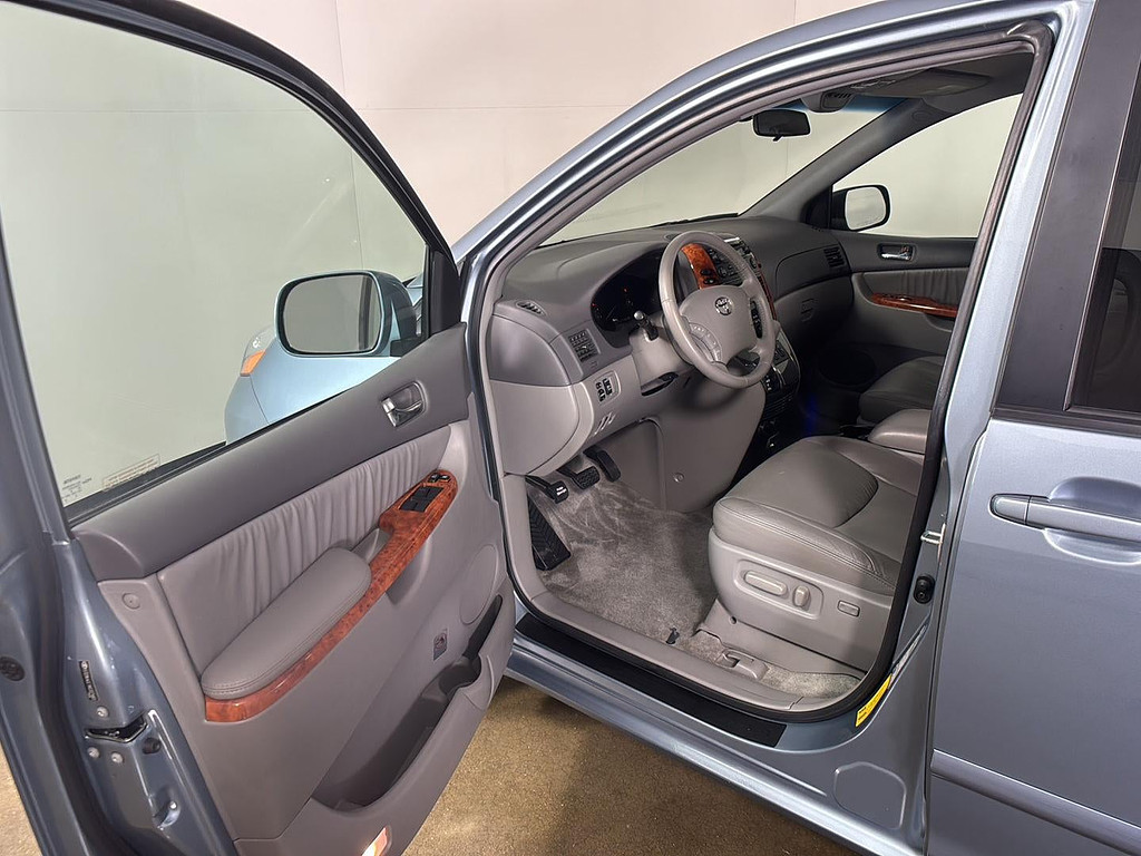 toyota sienna 2010 5TDYK4CC1AS327483 image toyota sienna 2010 5TDYK4CC1AS327483 image