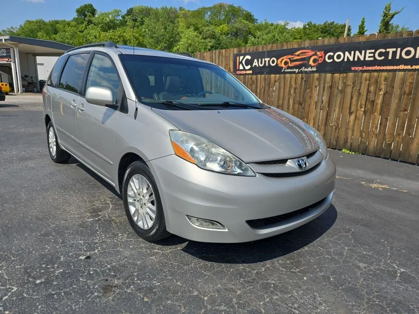 toyota sienna 2010 5TDYK4CC5AS313537 image toyota sienna 2010 5TDYK4CC5AS313537 image