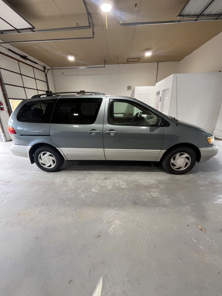 toyota sienna 2000 4T3ZF13C2YU226887 image toyota sienna 2000 4T3ZF13C2YU226887 image