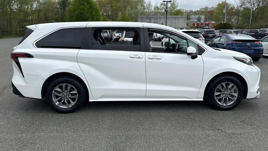 toyota sienna 2022 5TDKRKEC9NS100647 image