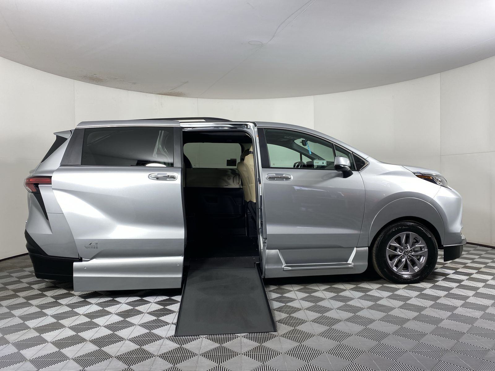 toyota sienna 2022 5TDJSKFC5NS042499 image toyota sienna 2022 5TDJSKFC5NS042499 image