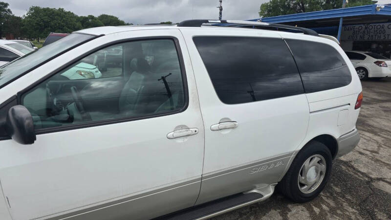 toyota sienna 1999 4T3ZF13C2XU105467 image toyota sienna 1999 4T3ZF13C2XU105467 image