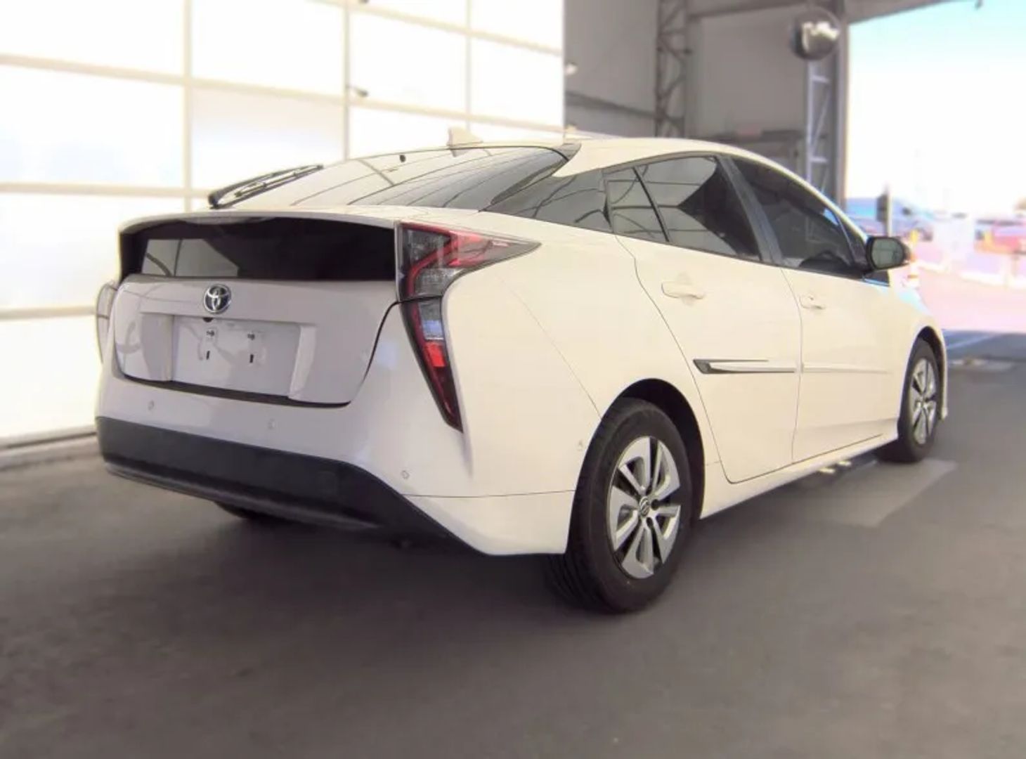 toyota prius 2018 JTDKARFU8J3056756 image