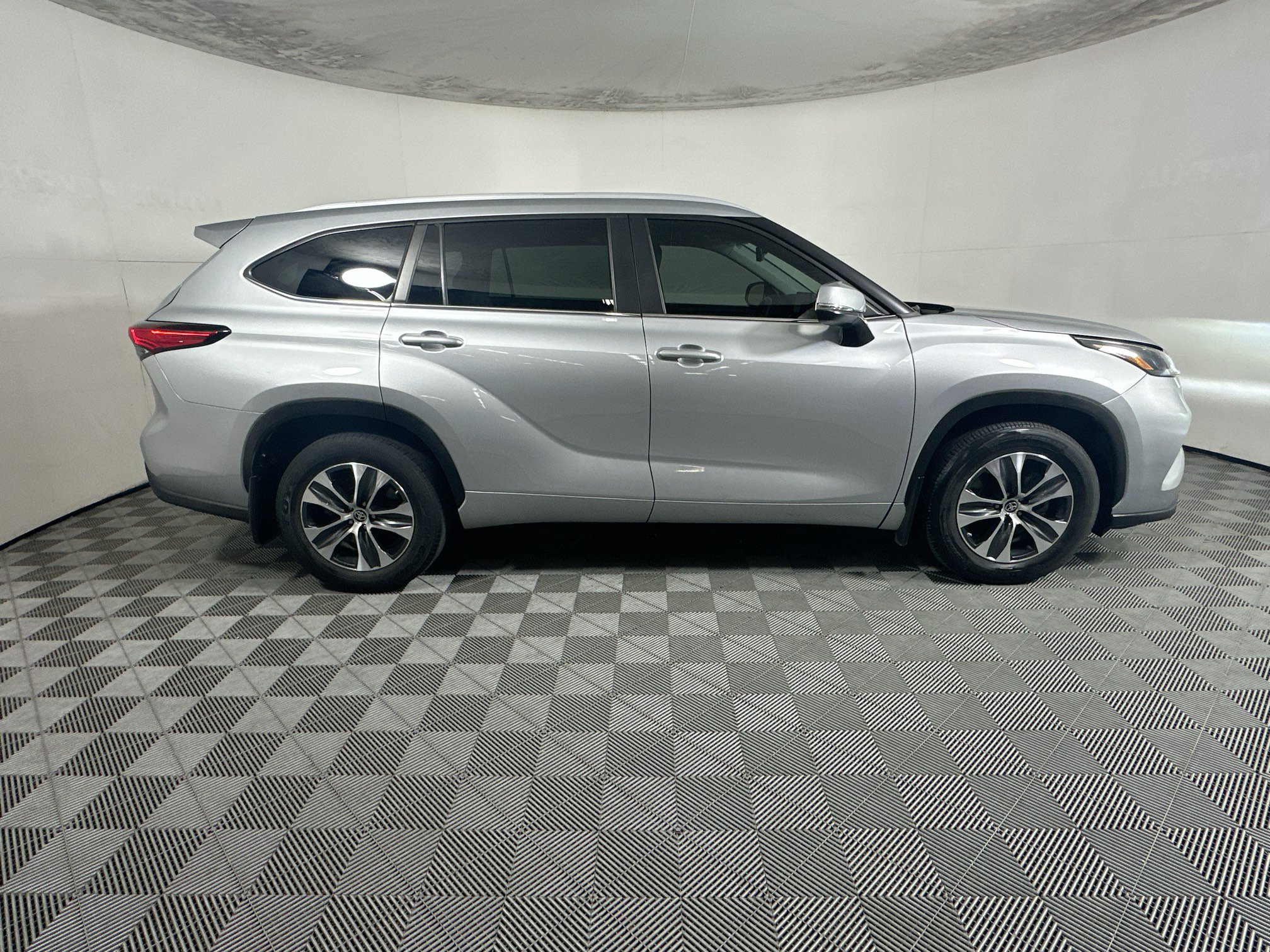 toyota highlander 2023 5TDKDRAH2PS519953 image toyota highlander 2023 5TDKDRAH2PS519953 image